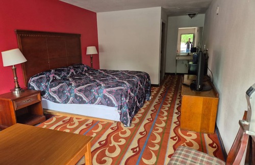 Rome Hotel | Budget-Friendly Woodberry Inn & Suites with Breakfast Included