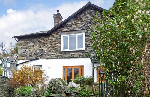 Ambleside Cottage | Woodbine Cottage: Guest Rated 10/10 with Pet-Friendly Amenities