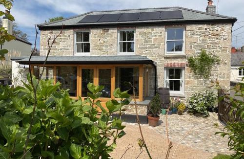 Mylor Bridge House | Woodbine Cottage: 4-Star Pet-Friendly Getaway with High Ratings