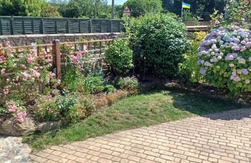 Mylor Bridge House | Woodbine Cottage: 4-Star Pet-Friendly Getaway with High Ratings