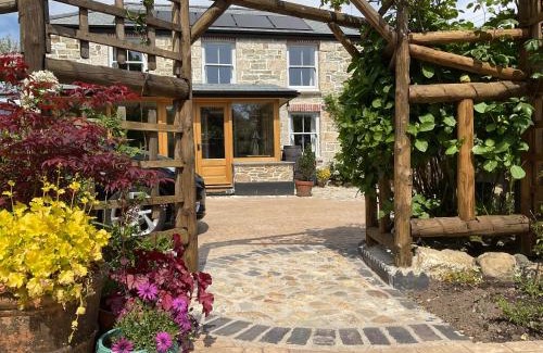 Mylor Bridge House | Woodbine Cottage: 4-Star Pet-Friendly Getaway with High Ratings