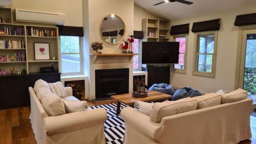 Marysville House | Exceptional Woodbine Lodge: Family-Friendly & Accessible Stay