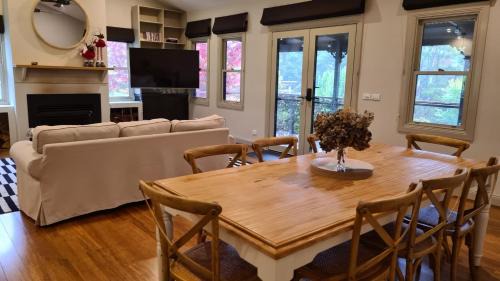 Marysville House | Exceptional Woodbine Lodge: Family-Friendly & Accessible Stay