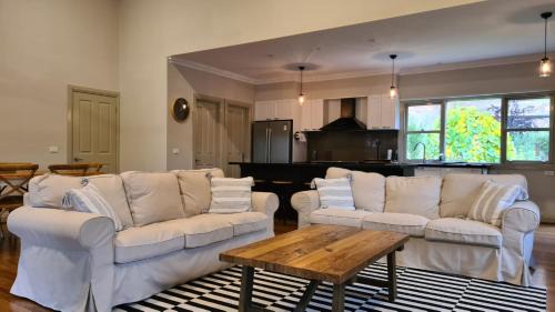 Marysville House | Exceptional Woodbine Lodge: Family-Friendly & Accessible Stay