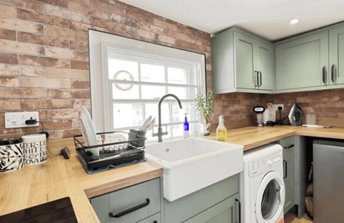 Martlesham Heath Apartment | Woodbridge Central, Two Bed With Private Parking.