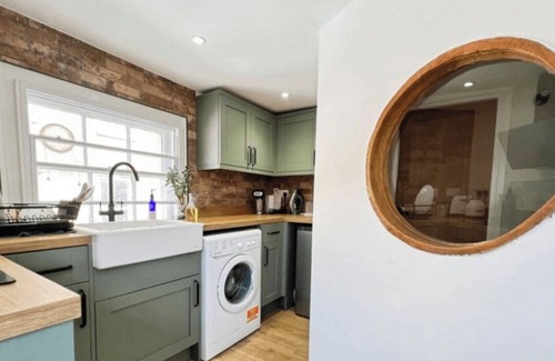 Martlesham Heath Apartment | Woodbridge Central, Two Bed With Private Parking.