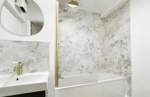 Martlesham Heath Apartment | Woodbridge Central, Two Bed With Private Parking.