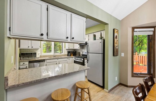 Woodbury Apartment | Inviting Retreat on a Quiet Street, Steps from Shops