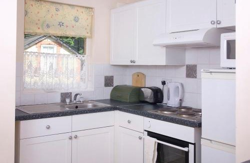Ventnor Apartment | Pet-Friendly Woodcliffe Holiday Apartments with Breakfast