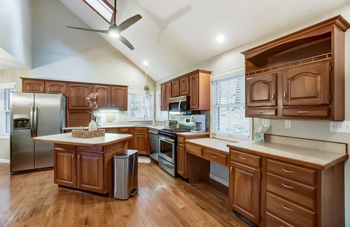 Howard House | Idyllic Lakefront Retreat in Apple Valley - 10/10 Rated