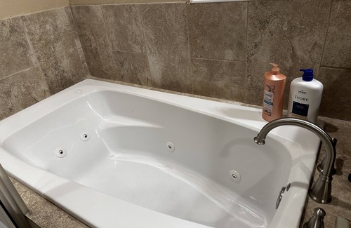 Mirrormont House | Secluded Wooded Retreat with Spa, Pool & Pet-Friendly Stay