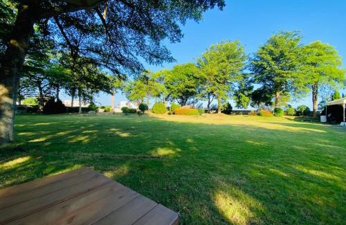 Touwu House | Family-Friendly Wooden 北美莊園: 4-Star Excellence Awaits