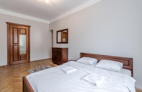 Lviv City Center Apartment | Family-Friendly Wooden Apartment with Perfect 10/10 Rating