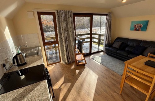 Spean Bridge Cabin | Cozy Cabin for Two in Serene Woodland Retreat