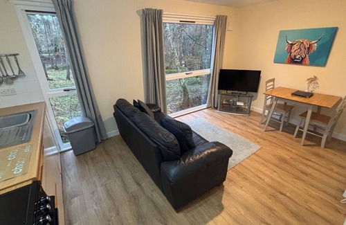 Spean Bridge Cabin | Cozy Cabin for Two in Serene Woodland Retreat