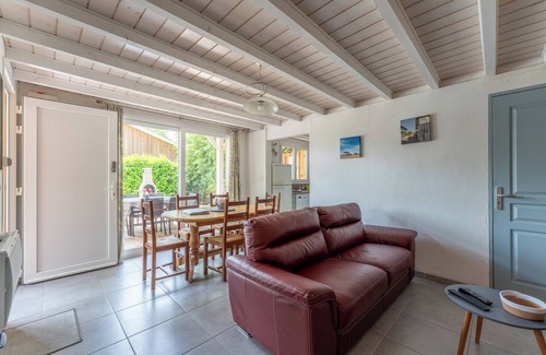 Biganos Ski Chalet | Idyllic Wooden Chalet Near Arcachon Basin with Ocean Views