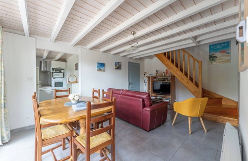 Biganos Ski Chalet | Idyllic Wooden Chalet Near Arcachon Basin with Ocean Views
