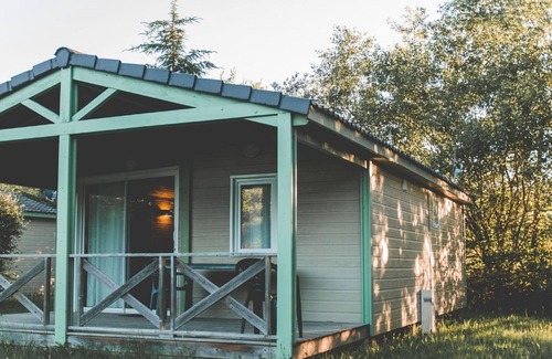 Beynat Ski Chalet | Cozy Wooden Chalet by Scenic Lac de Miel with Breakfast