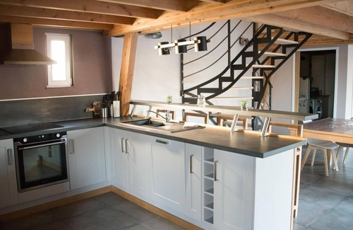 Hasnon Cottage | Comfortable Gite Hasnon: Family-Friendly with Spa & Kitchen