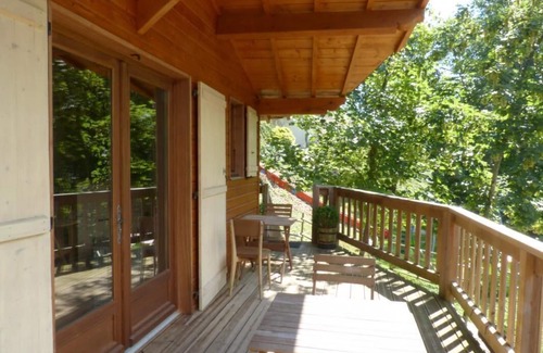 Saint-Maxire Ski Chalet | Ideal Wooden Cottage on Stilts with Family-Friendly Amenities