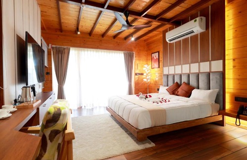 Tindivanam Resort | Relax at Wooden ECR Sea Resort with Ocean Views & Pool