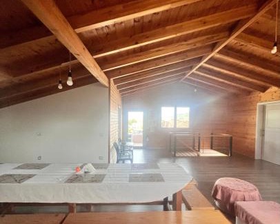 Delvine House | Cozy Wooden Guest House with Child-Friendly Amenities