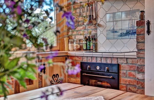 Koscielisko House | Wooden Highlander House: Family-Friendly Stay Awaits