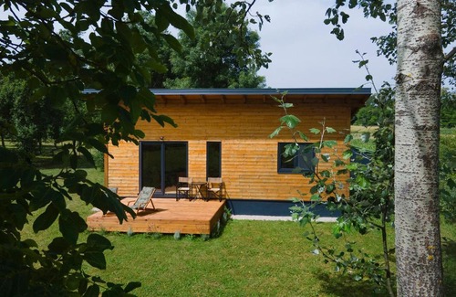 Kraljevec Sesvetski House | Pet-Friendly Ocean View Retreat: Wooden House & Modern Container