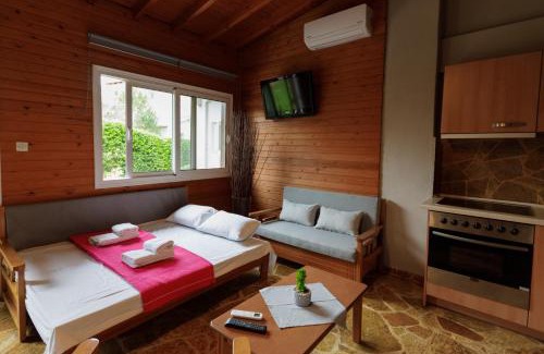 Thermaikos House | Cozy Wooden House with Ocean View and Pet-Friendly Amenities