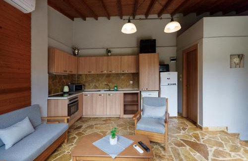 Thermaikos House | Cozy Wooden House with Ocean View and Pet-Friendly Amenities