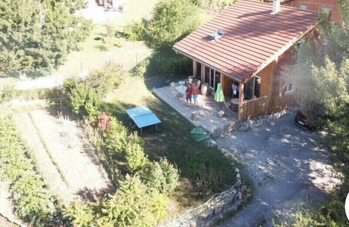 Gap House | Cozy Wooden House in Gap with Scenic Lake View and Spa