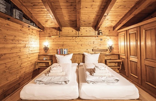 Bad Ischl House | Wooden house in sole location in Bad Ischl - forest, nature, fireplace & sauna