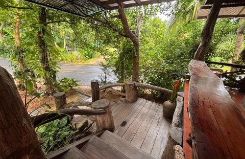 Krabi House | Rustic Wooden House: Family-Friendly Retreat with 10/10 Rating