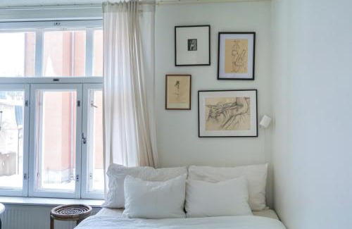 Keskinen District Apartment | Cozy Wooden House Studio with Shared Garden & Pet Friendly