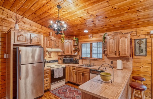 Rock Hill House | Idyllic Wooden Paradise: Pet-Friendly Retreat in Catskills