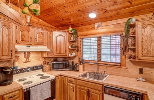 Rock Hill House | Idyllic Wooden Paradise: Pet-Friendly Retreat in Catskills