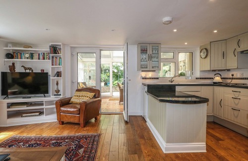 Fontwell Cottage | Family-Friendly WOODEND ANNEXE: Ideal Country Cottage Getaway