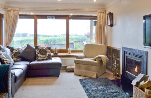 Sutton-in-Ashfield House | Woodend Bungalow: Pet-Friendly Retreat with Top Ratings!