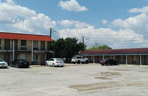 Sweet Home Hotel | Budget-Friendly Woodfield Inn and Suites for Families & Pets