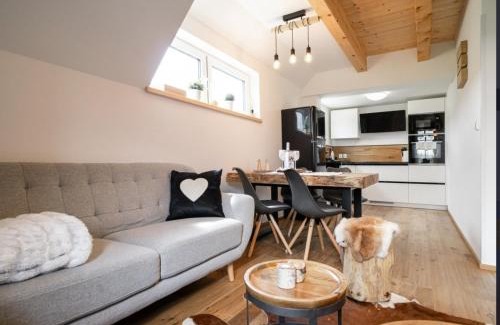 Horni Mala Upa Apartment | Cozy Wood Home - 4-Star Mountain Apartment with Ocean View