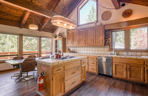 Skyland House | Dog-Friendly Retreat Near the Beach with Hot Tub & Spa