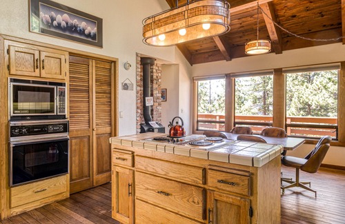 Skyland House | Dog-Friendly Retreat Near the Beach with Hot Tub & Spa