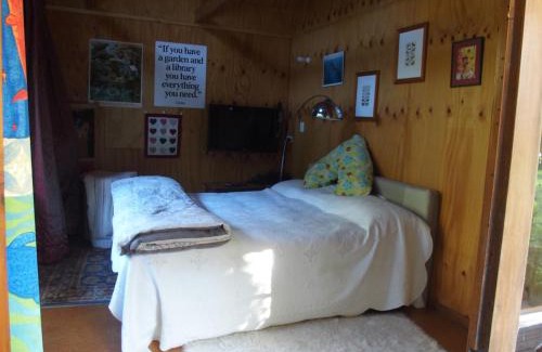 Parapara Apartment | Eco-Friendly Woodland Retreat with Oceanfront Pool & Hot Tub