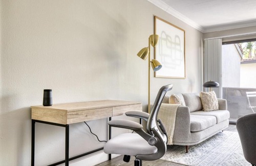 Warner Center Apartment | Discover Woodland Hills 1BR: Pool, Gym & Pet Friendly Stay