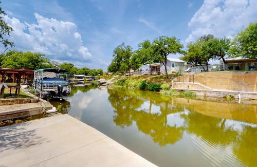 Granite Shoals House | Dog-Friendly Woodland Hills Retreat with Perfect 10 Rating