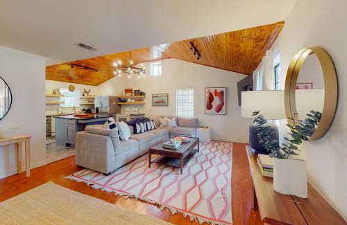 Granite Shoals House | Dog-Friendly Woodland Hills Retreat with Perfect 10 Rating