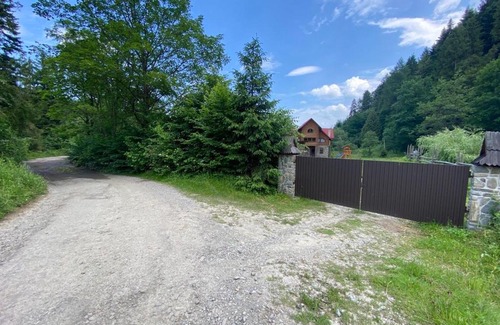 Yaremche House | Discover Woodland House: Pet & Child Friendly Retreat