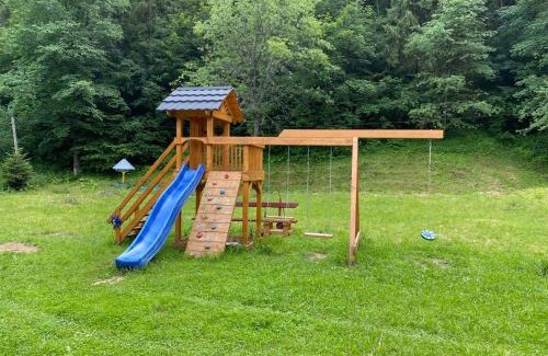 Yaremche House | Discover Woodland House: Pet & Child Friendly Retreat