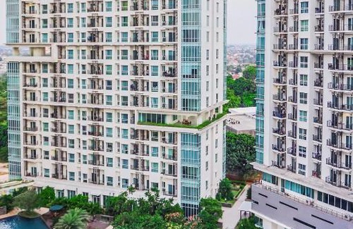 East Jakarta Apartment | Woodland Park Residence: Relaxed Atmosphere with Pool