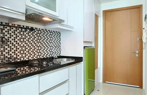 East Jakarta Apartment | Woodland Park Residence: Relaxed Atmosphere with Pool